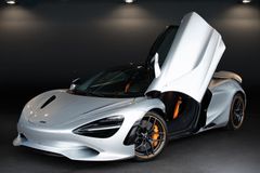 MCLAREN 750S - B&W Lift Elite Paint Carbon Interior 360°