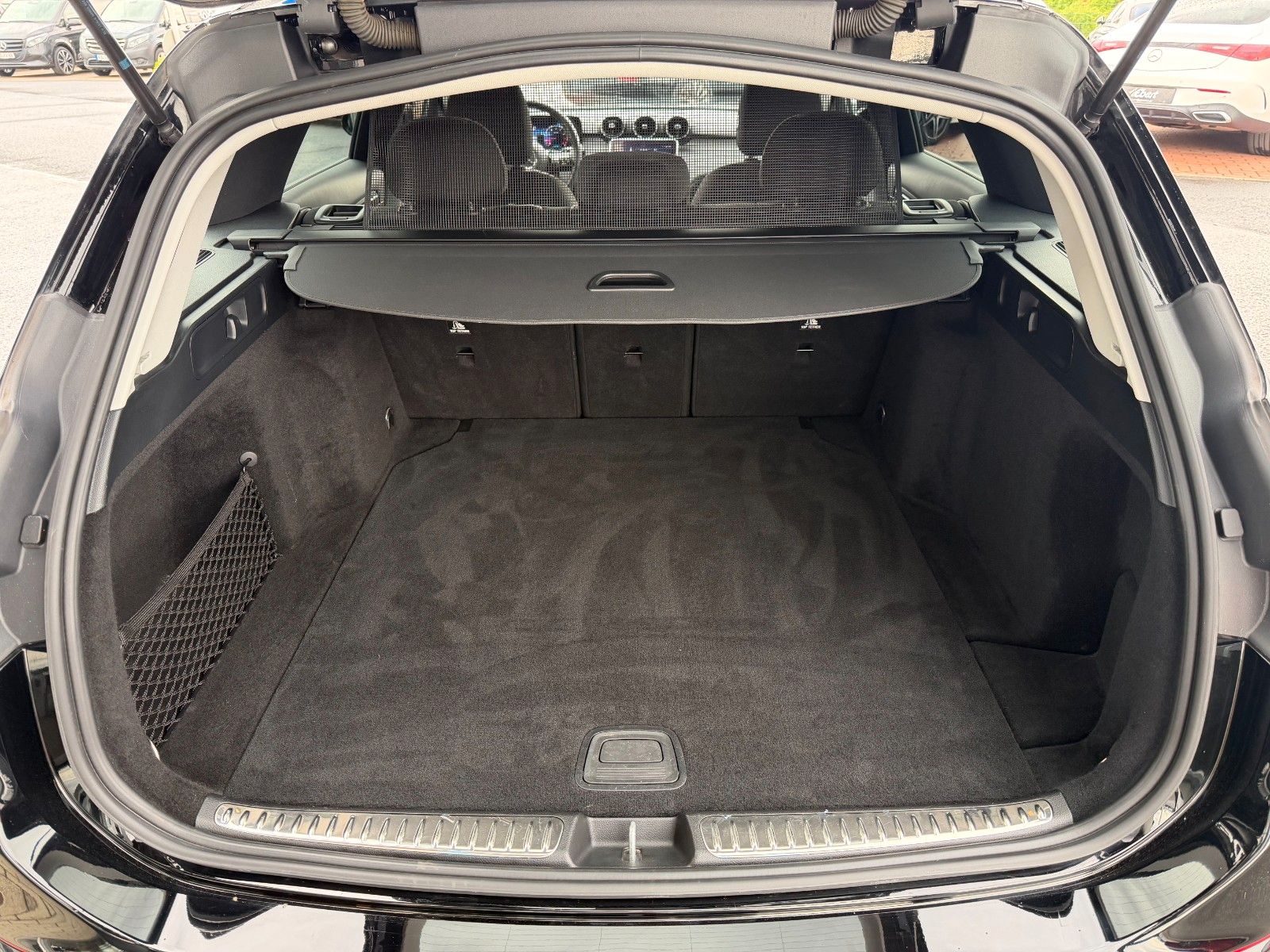 Fahrzeugabbildung Mercedes-Benz C 180 T LED+RKamera+LED+SpiegelP+EasyPack