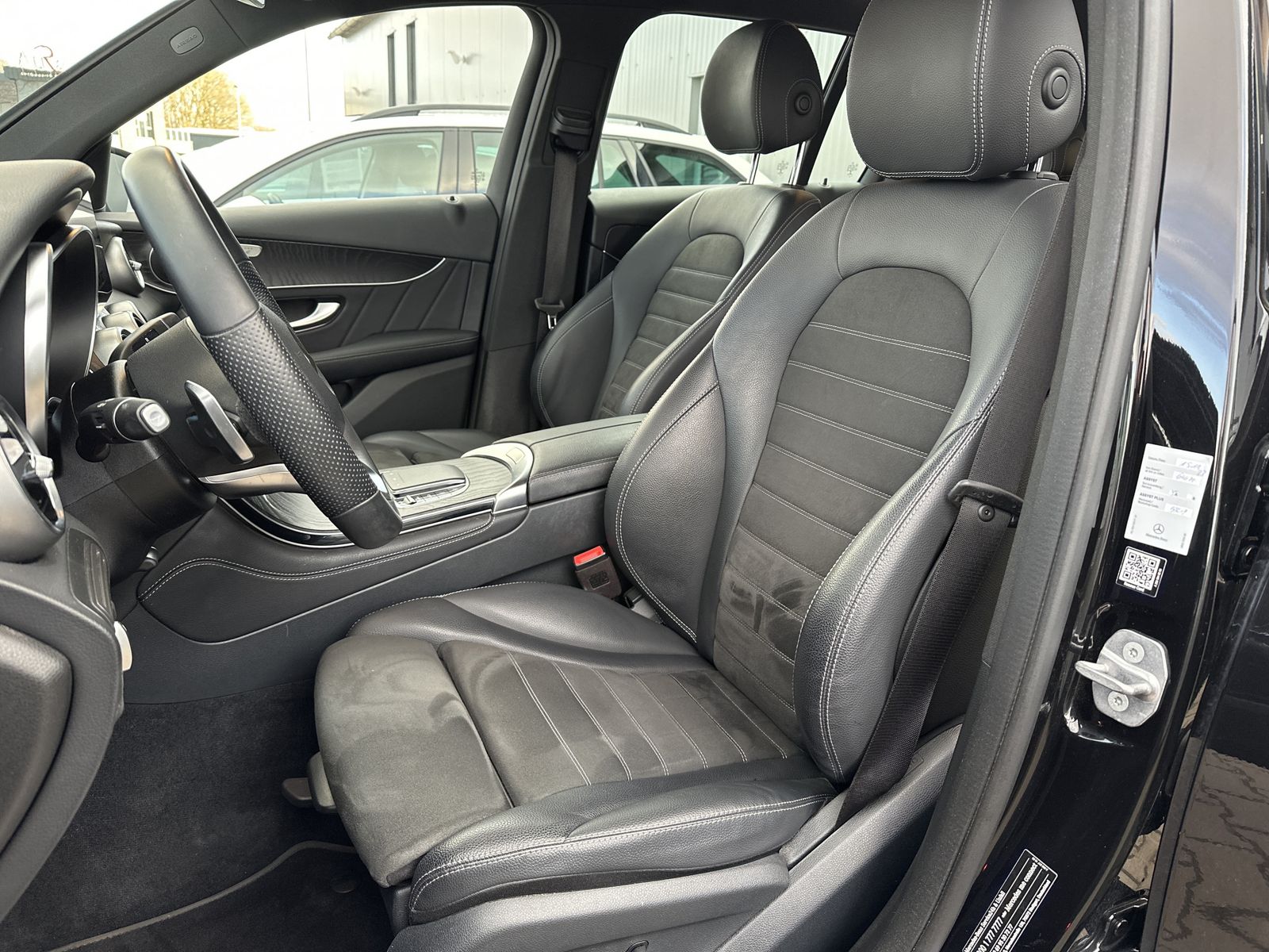 Fahrzeugabbildung Mercedes-Benz GLC 300d 4Matic AMG-Line NAV+LED+AHK+KAMERA+19ZO