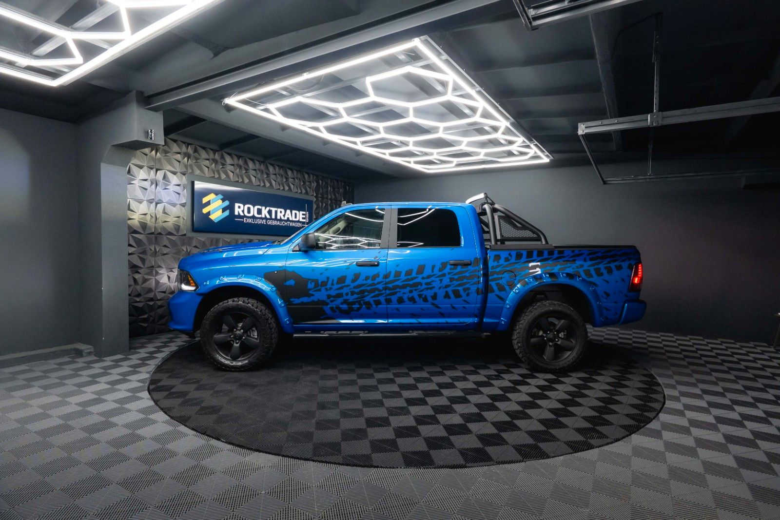Fahrzeugabbildung Dodge RAM 5.7 V8 HEMI 4x4 OFFROAD Night-Paket *LED*