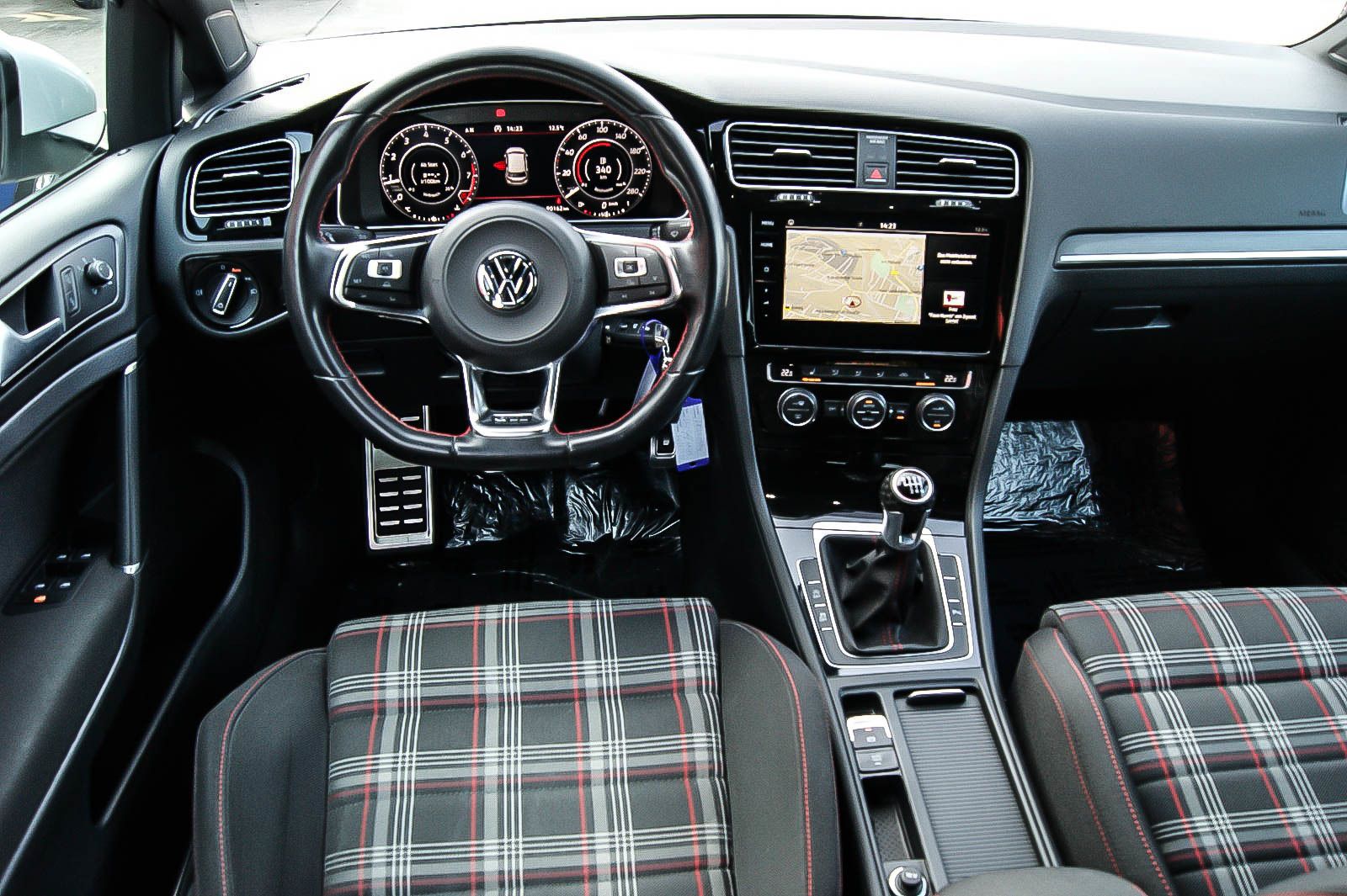 Fahrzeugabbildung Volkswagen Golf VII 2.0 TSI GTI PerformanceLED NAVI 1.HAND