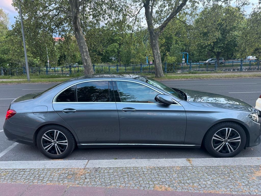 Image of Mercedes-Benz E 220