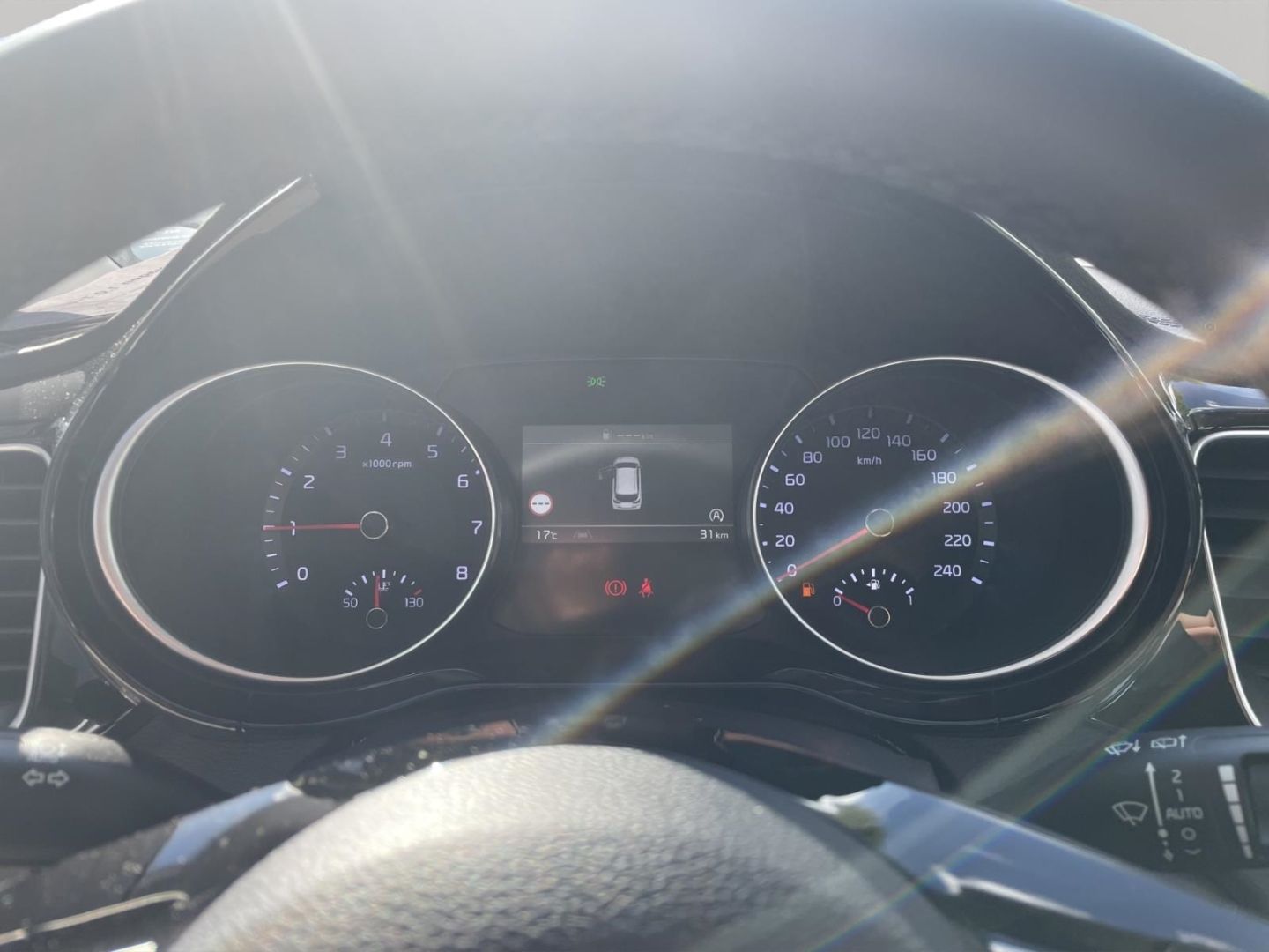 Fahrzeugabbildung Kia Ceed_sw Vision Kamera LIM VerkehrszeichenERK DAB