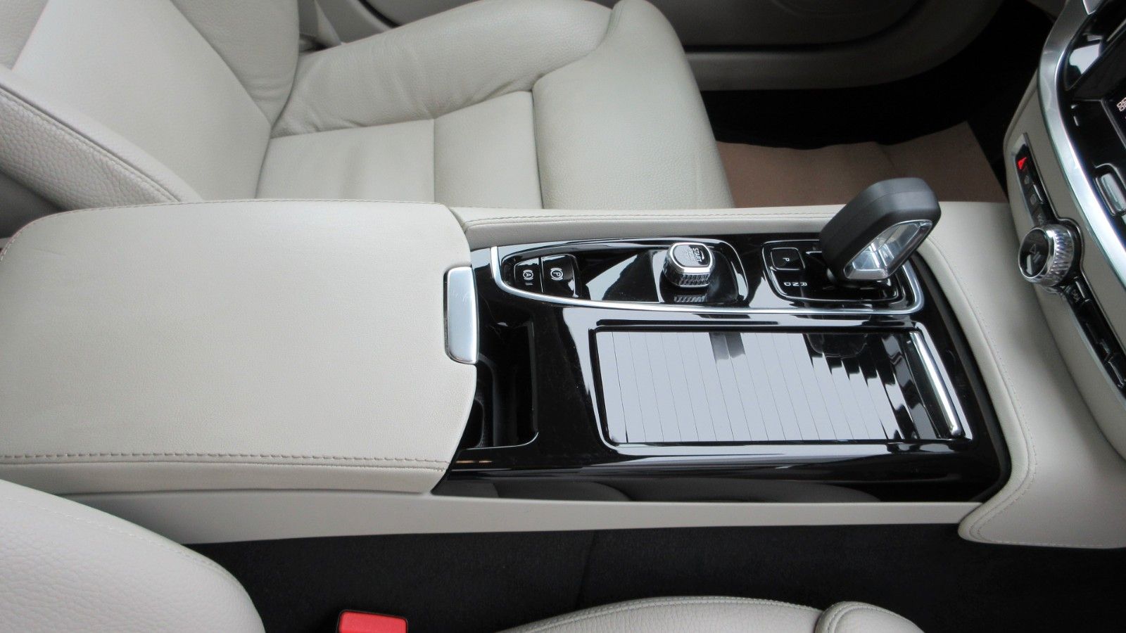 Fahrzeugabbildung Volvo V60 T8 Plus Bright | AHK |