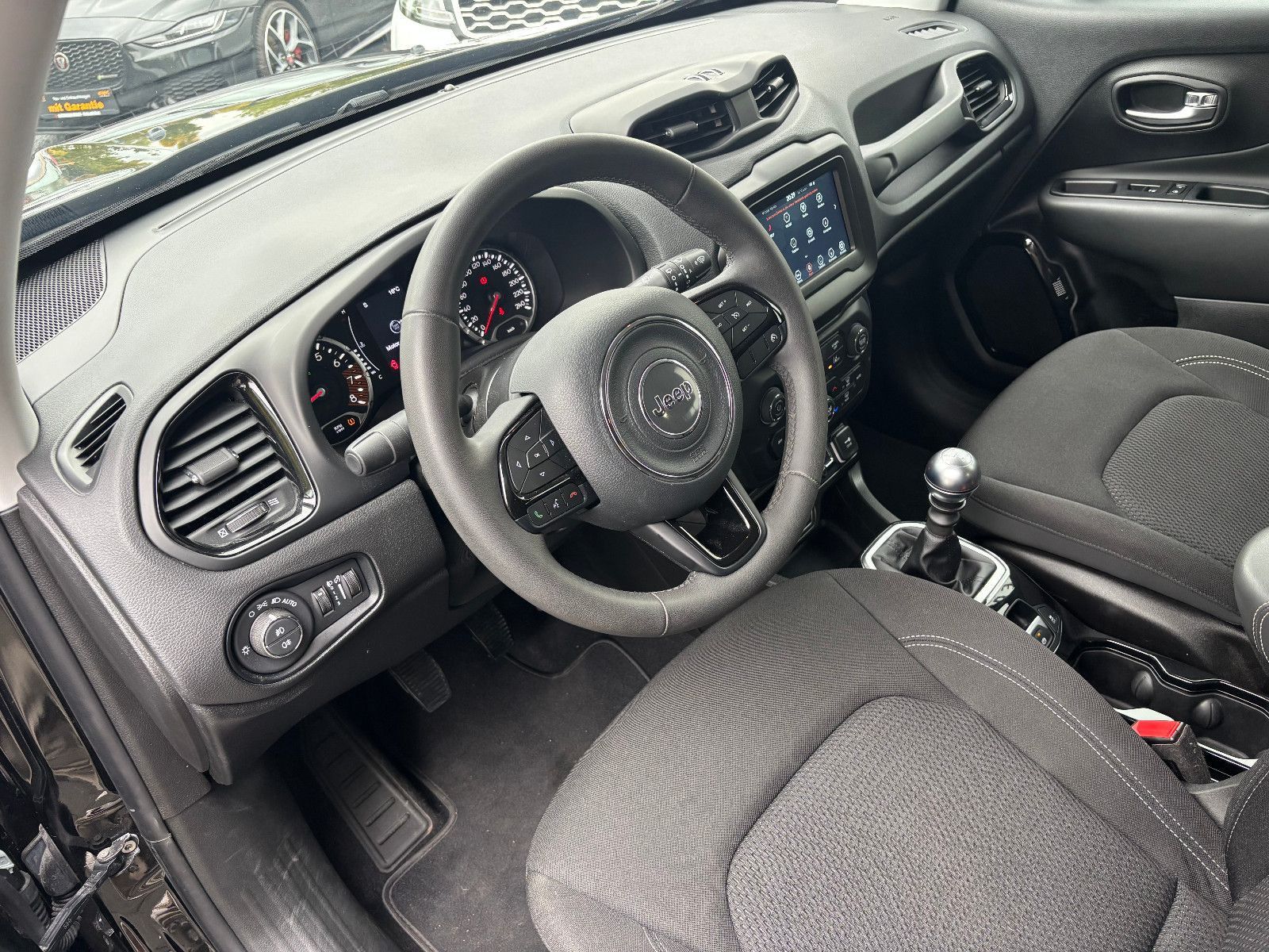 Fahrzeugabbildung Jeep Renegade Longitude//AMBIENTE/APPLE