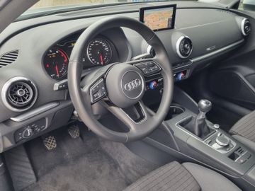 Fahrzeugabbildung Audi A3 Limousine 35 TFSI sport XENON NAVI SHZ