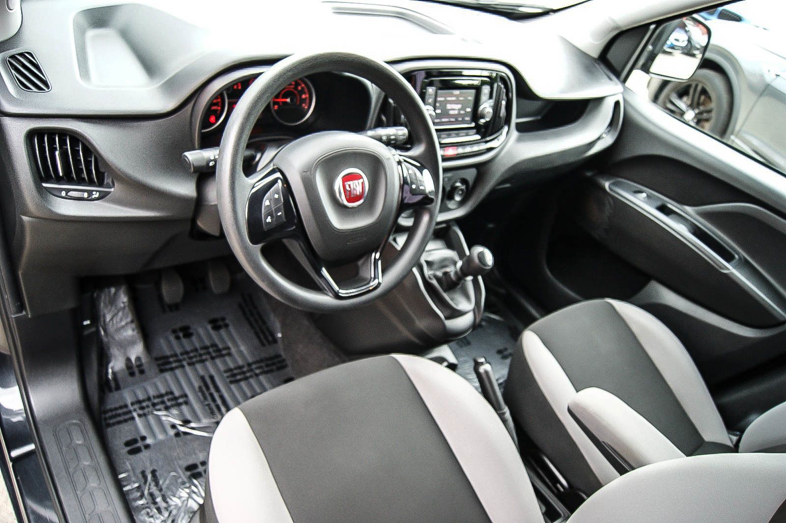 Fahrzeugabbildung Fiat Doblo 1.4i SX Kombi Klima 5-Sitze 2xSchiebetüren