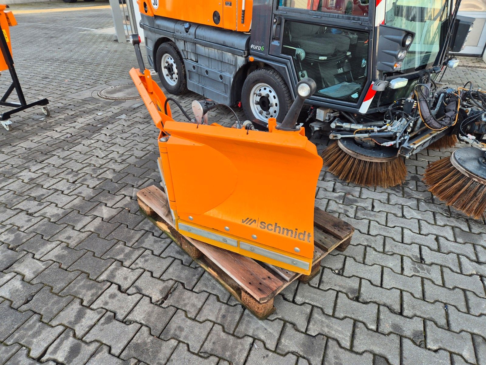 Fahrzeugabbildung Schmidt Swingo Compact 200+ Winterdienst Klima
