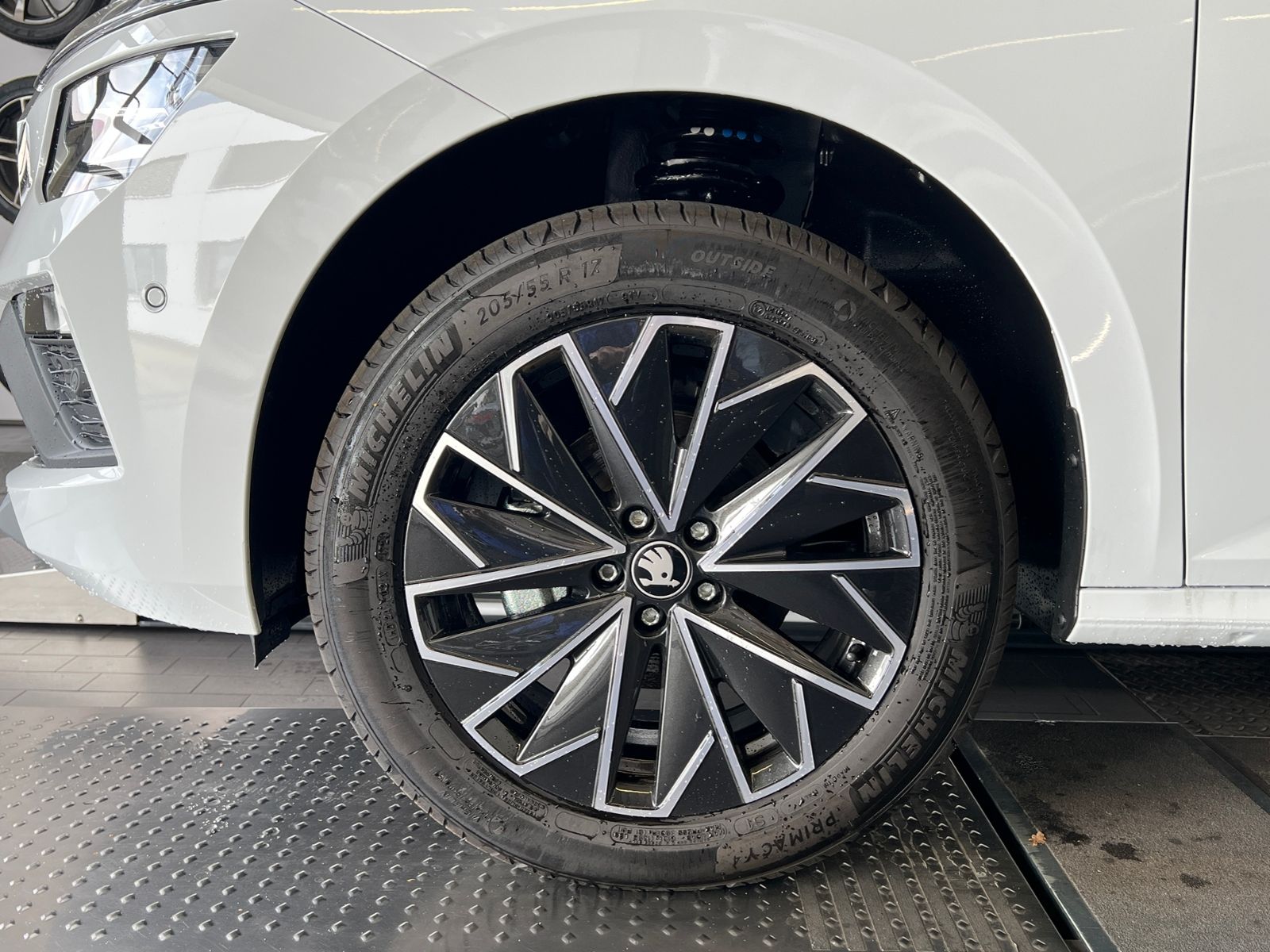 Fahrzeugabbildung SKODA Kamiq Tour 1.5 TSI DSG *Matrix-LED, Frontscheibe