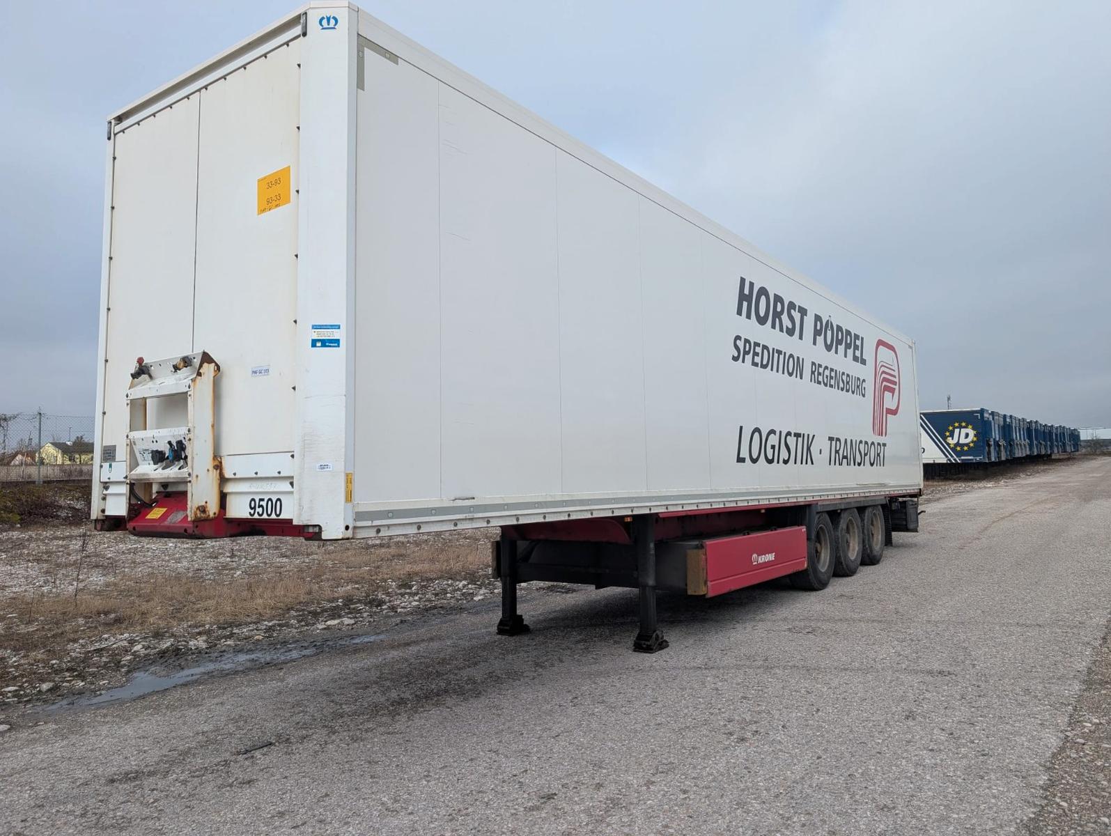 Krone 3-Achs-Trockenkoffer