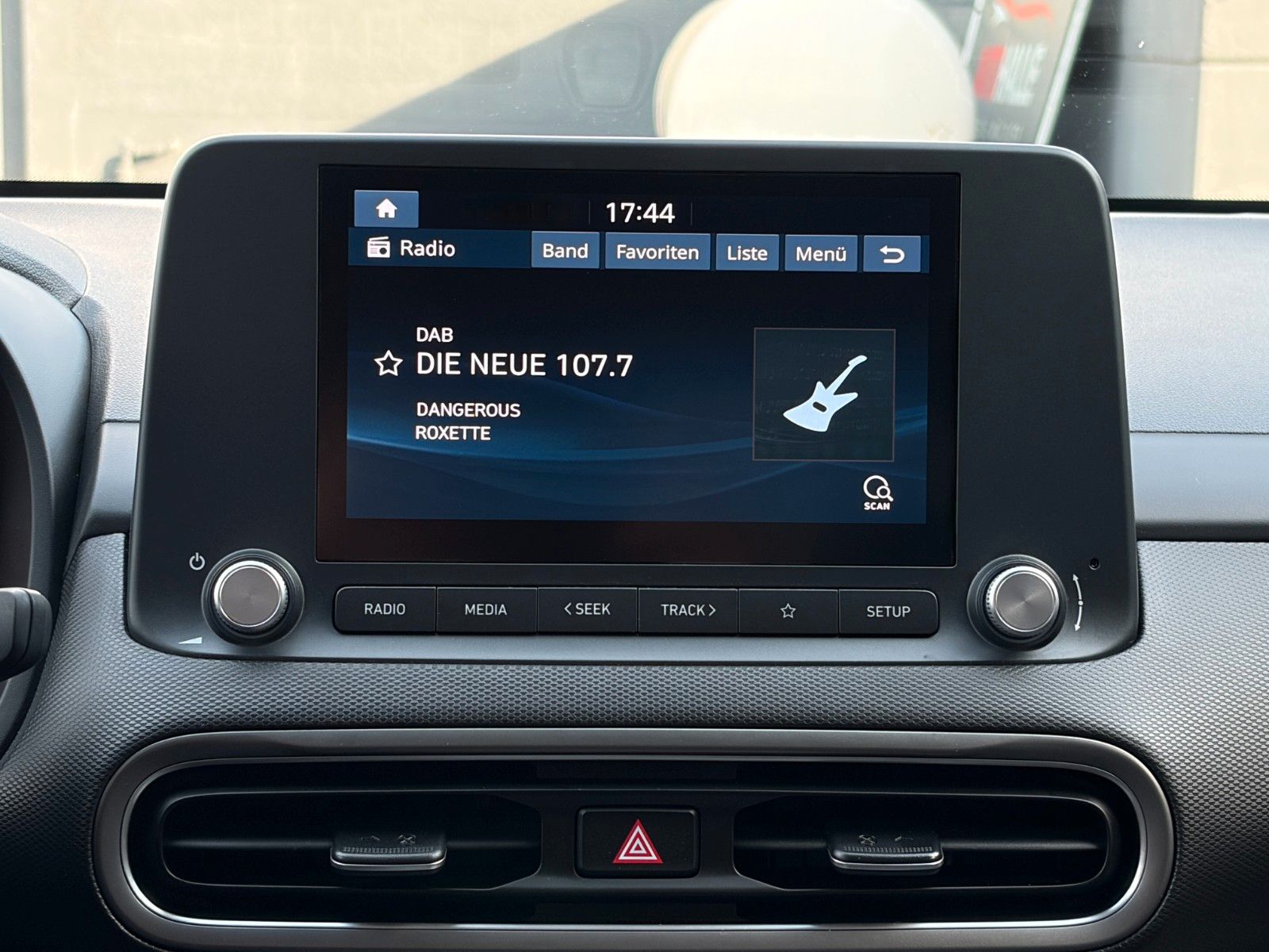 Fahrzeugabbildung Hyundai KONA E Select SHZ LHZ LKA LFA ACC Navi CarPlay