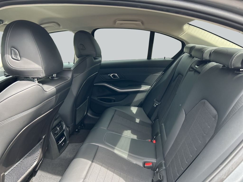BMW 318d Aut., AHK, SHZ, PDC foto 13