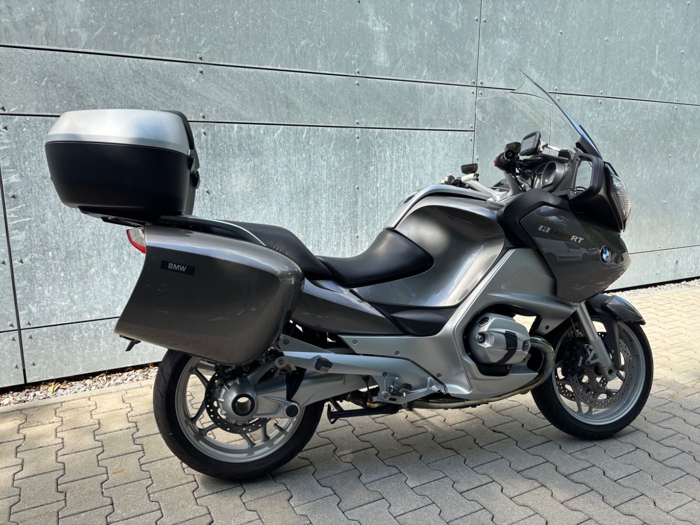 Fahrzeugabbildung BMW R 1200 RT mit Topcase und Navigator aus 1. Hand