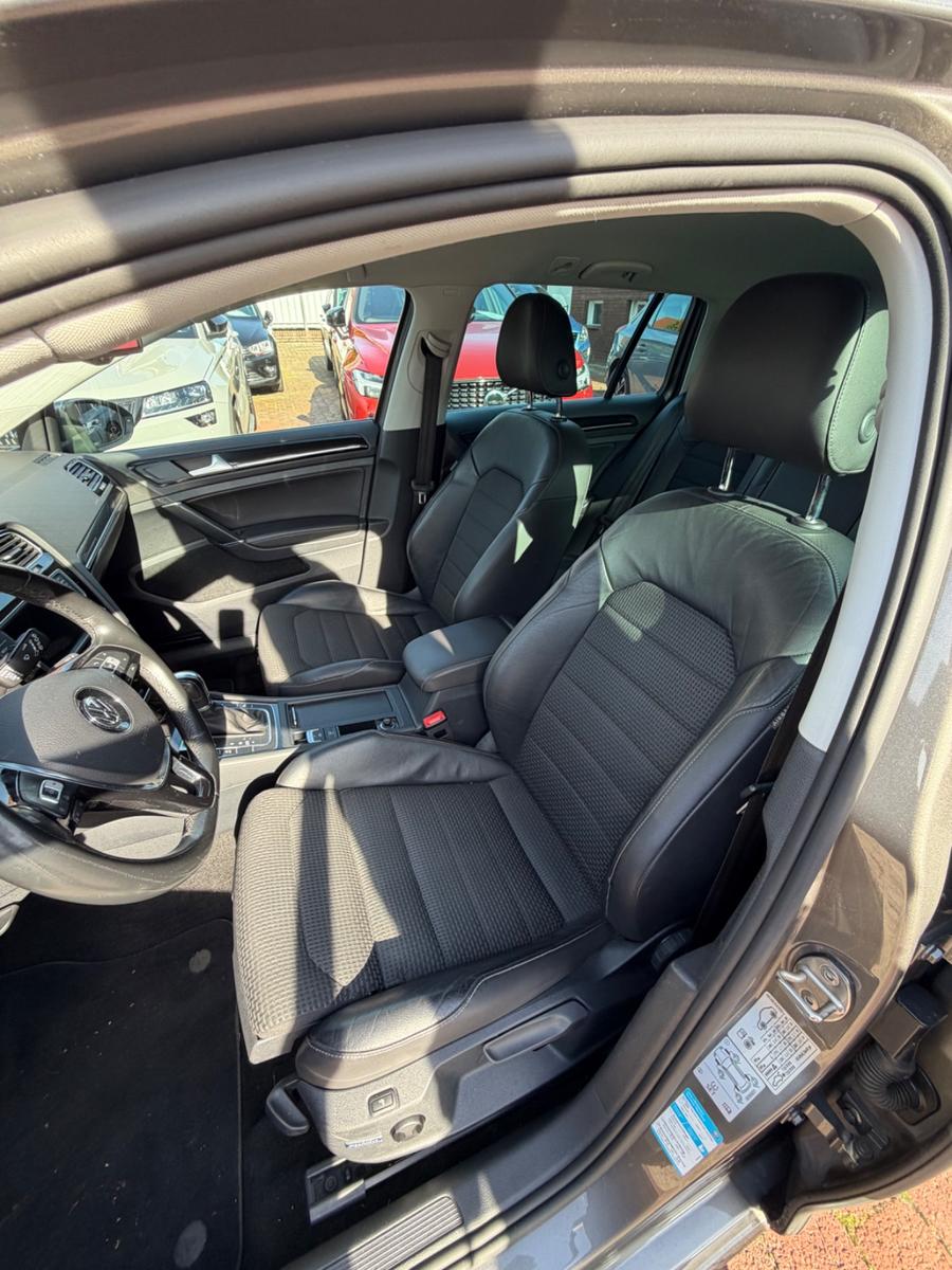 Volkswagen Golf VII Variant Highline DSG+Navi+AHK