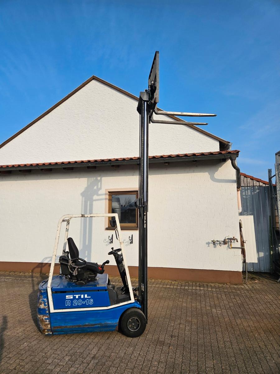 Still R 20 16 Netto 2.300 Euro