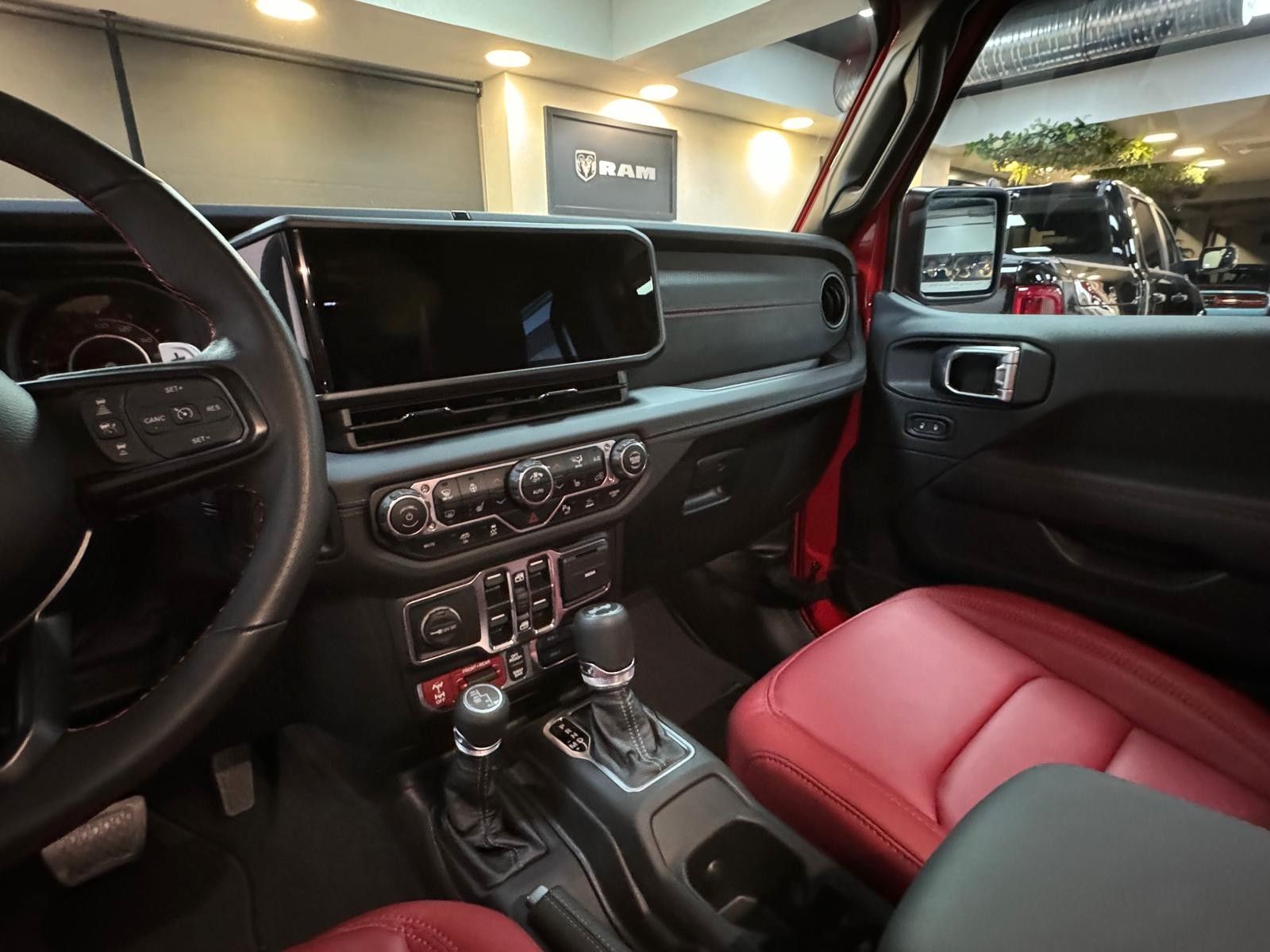 Fahrzeugabbildung Jeep RUBICON 392-6.4L HEMI V8-RECON 35"-STEEL BUMPER