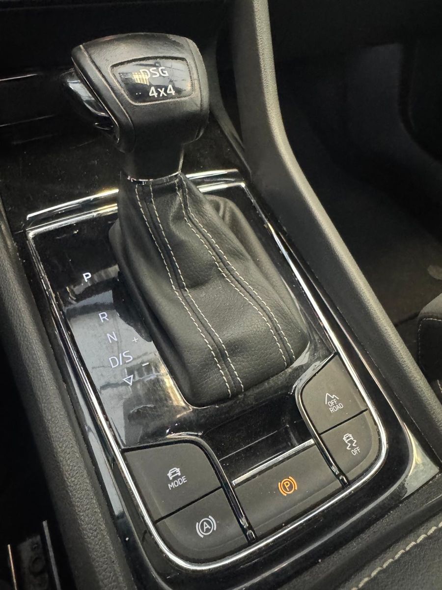 Fahrzeugabbildung SKODA Karoq Sportline 4x4 /1.HAND/NAVI/KLIMA/