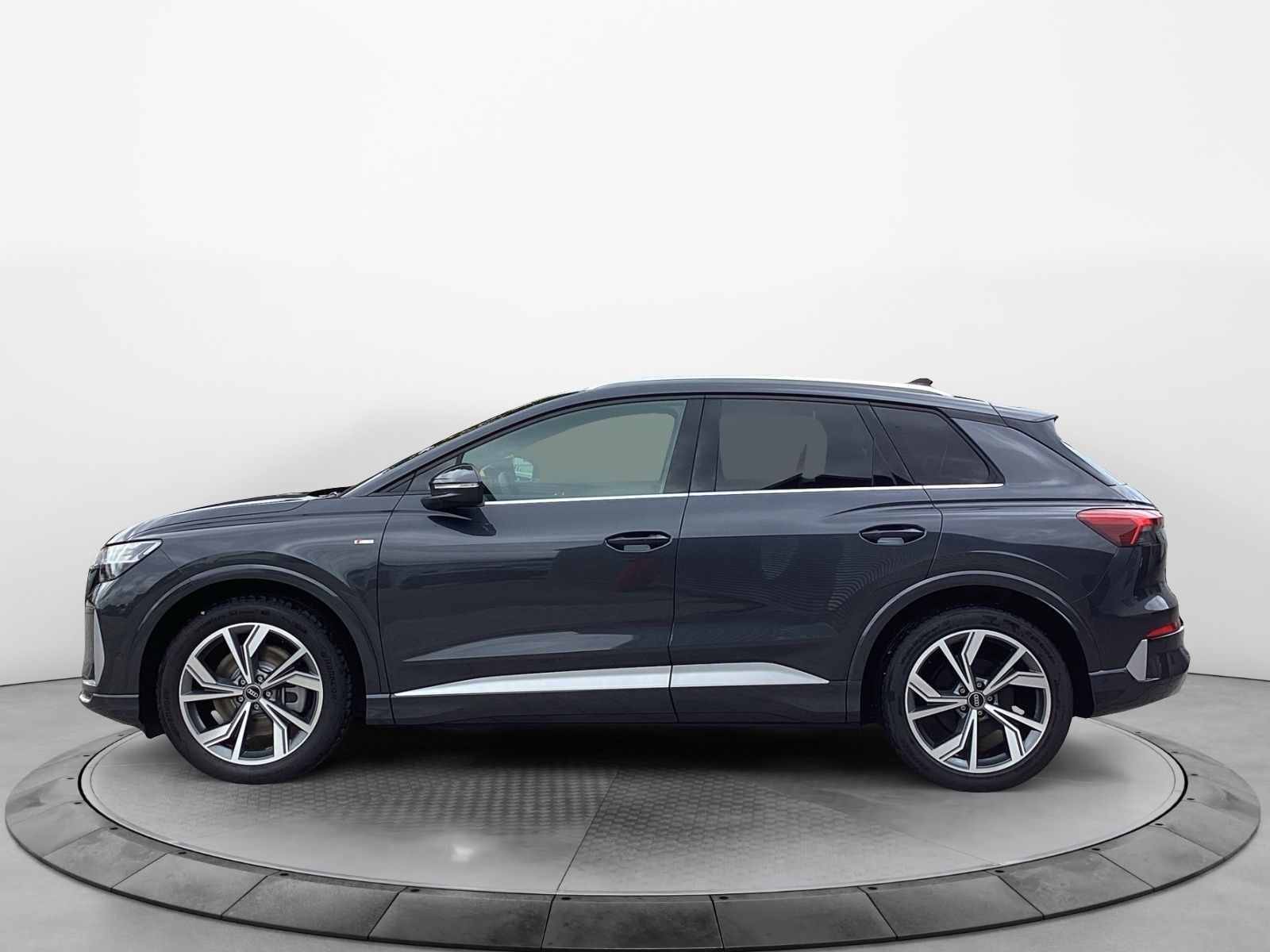 Audi Q4 SUV e-tron quattro 220 kW imagem 2