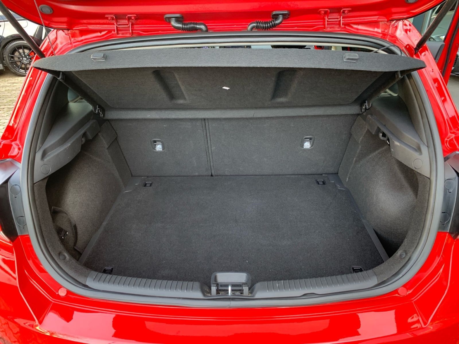 Fahrzeugabbildung Hyundai i30 1.0 T-GDI Edition 30 8x bereift 1Hd