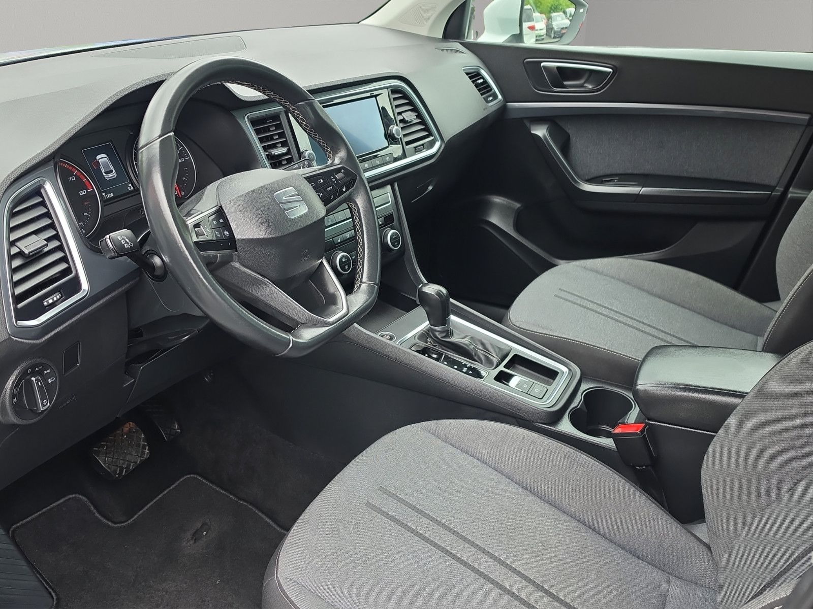 Fahrzeugabbildung SEAT Ateca Style Apple CarPlay LED