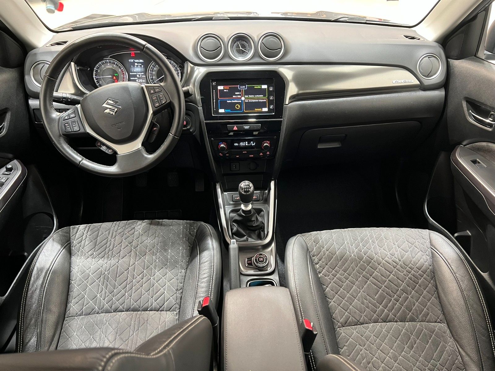 Fahrzeugabbildung Suzuki Vitara Comfort + / Pano. / LED / Allgrip