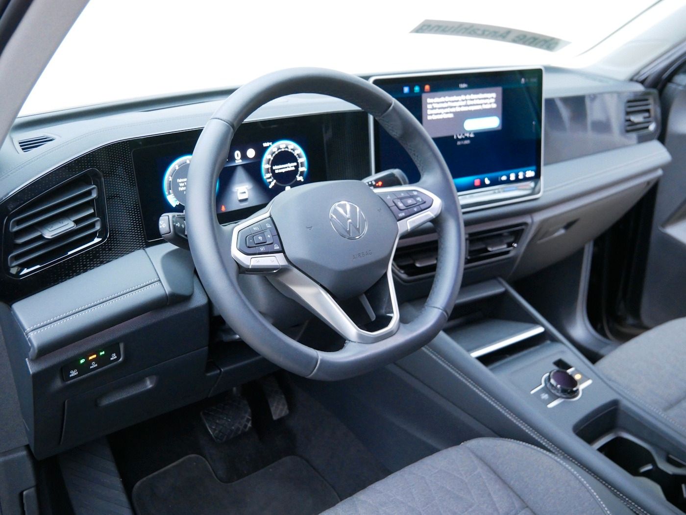 Fahrzeugabbildung Volkswagen Tiguan 1.5 eTSI Life NEU52T Matrix AHK Kamera AC