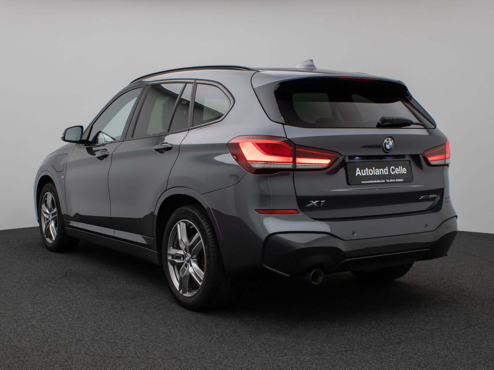 Fahrzeugabbildung BMW X1 xD25e M Sport Panorama Kamera HUD DAB HiFi