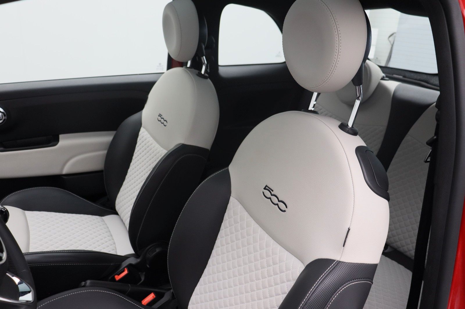 Fahrzeugabbildung Fiat 500 1.0 DolceVita