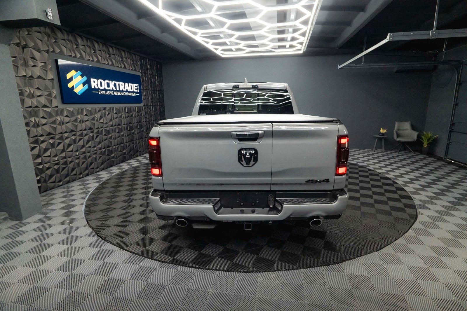 Fahrzeugabbildung Dodge RAM 5.7 V8 HEMI 4x4 LIMITED 10TH ANNIVERSARY ACC