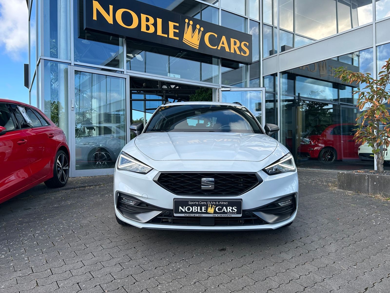 Fahrzeugabbildung SEAT Leon Sportstourer FR e-Hybrid LED NAVI ALU