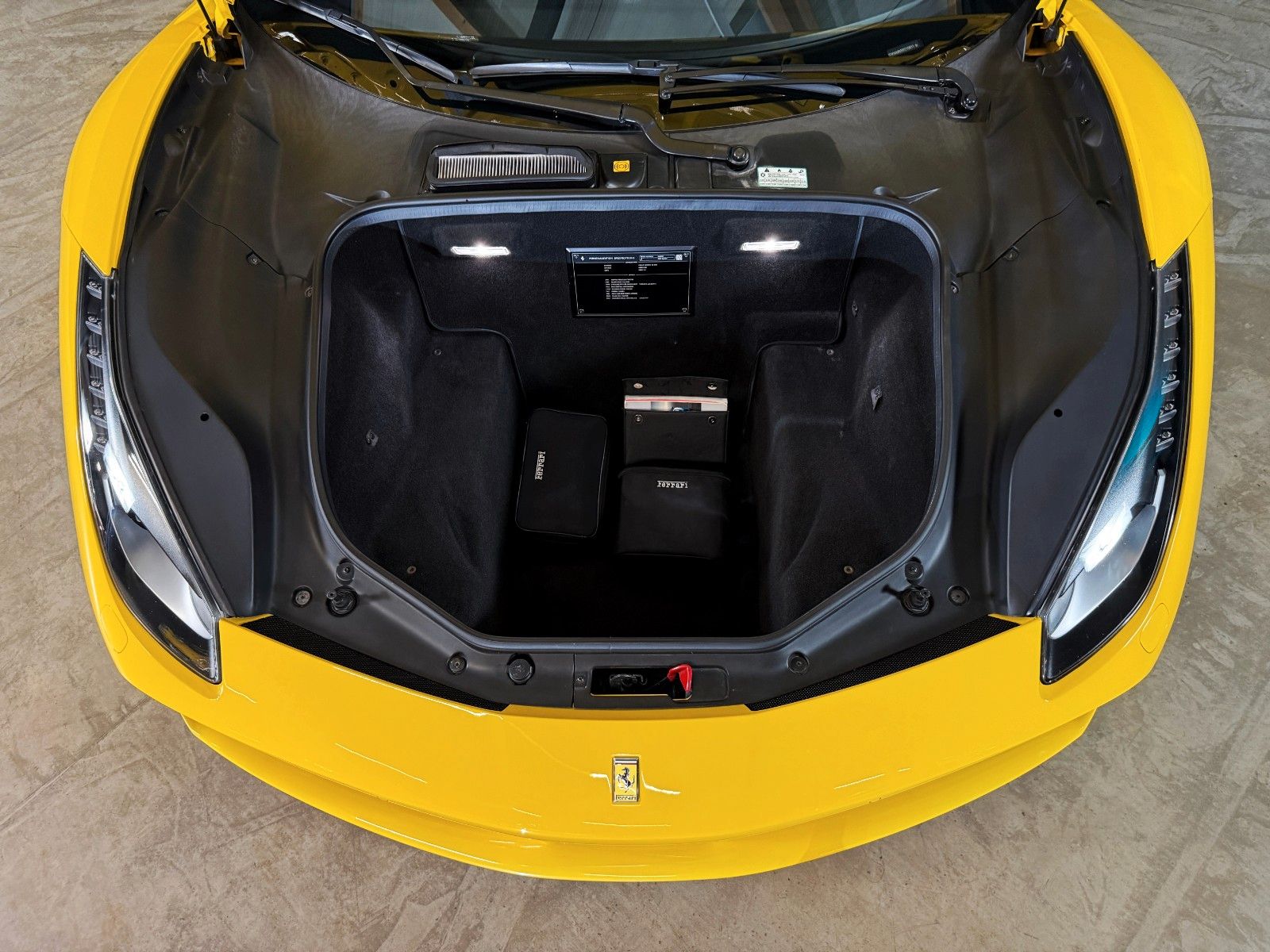 Fahrzeugabbildung Ferrari 488 Spider + Giallo Modena + Scuderia Shields