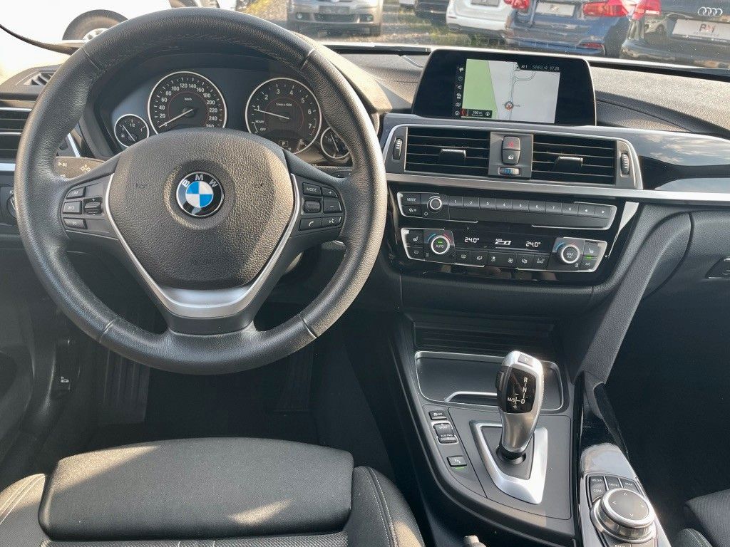 Fahrzeugabbildung BMW 320i Tour Aut. SPORT LINE 18"LMR Navi LED Alarm