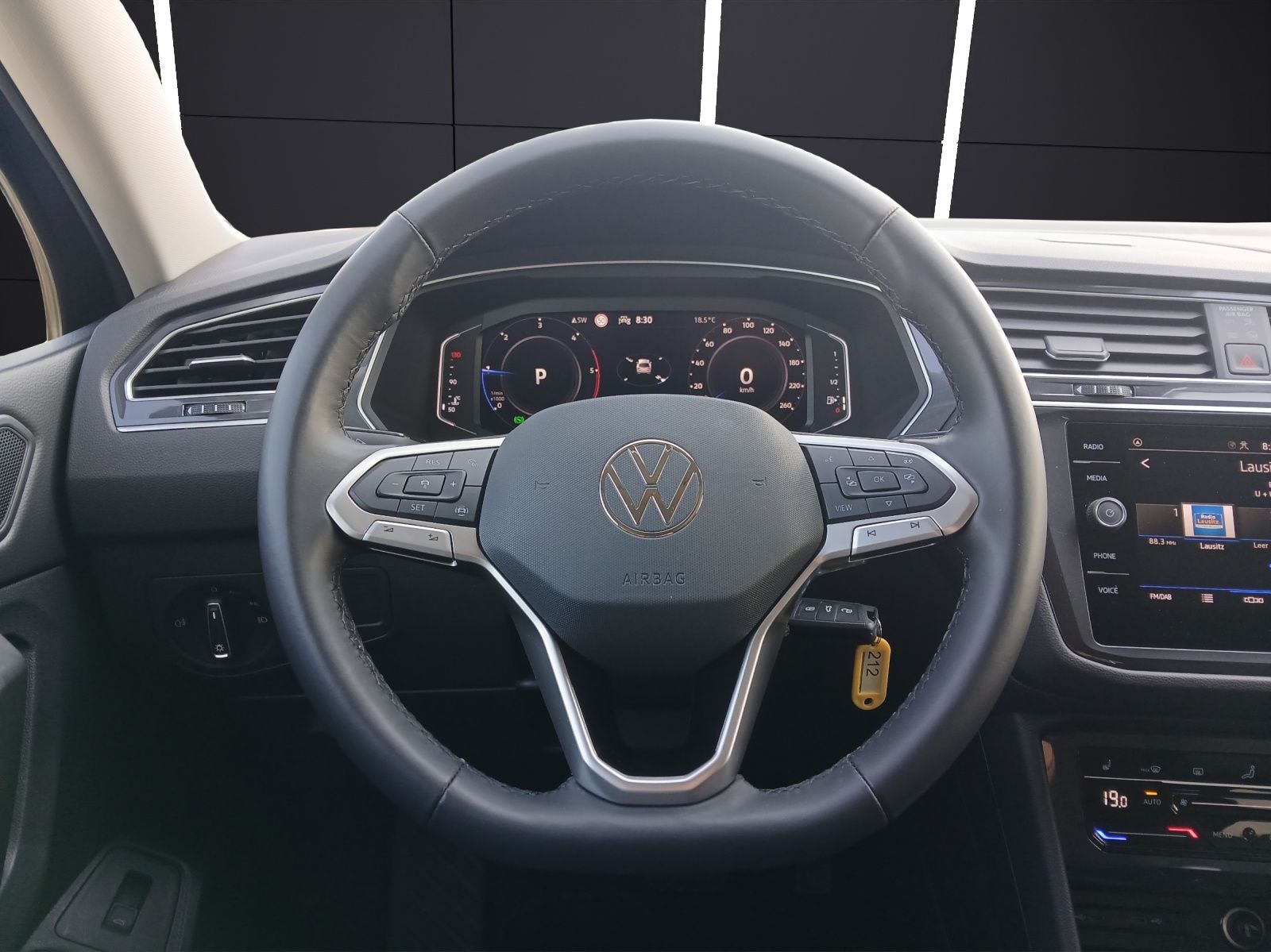 Fahrzeugabbildung Volkswagen Tiguan Allspace TDI Life DSG 7-Si LED AHK Navi A
