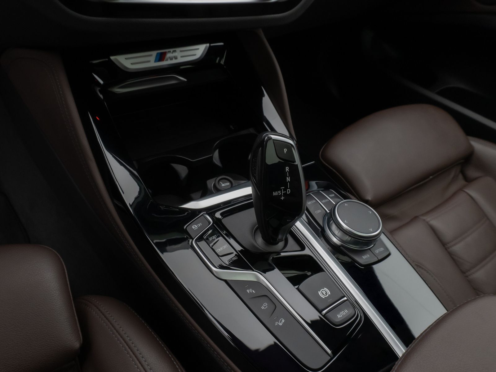 Fahrzeugabbildung BMW X4 M40i Panorama 360°HUD DAB HiFi Komfort AHK