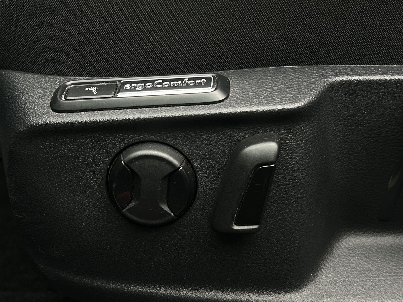 Fahrzeugabbildung Volkswagen Passat Variant TSI Business DSG LED Navi AID ACC