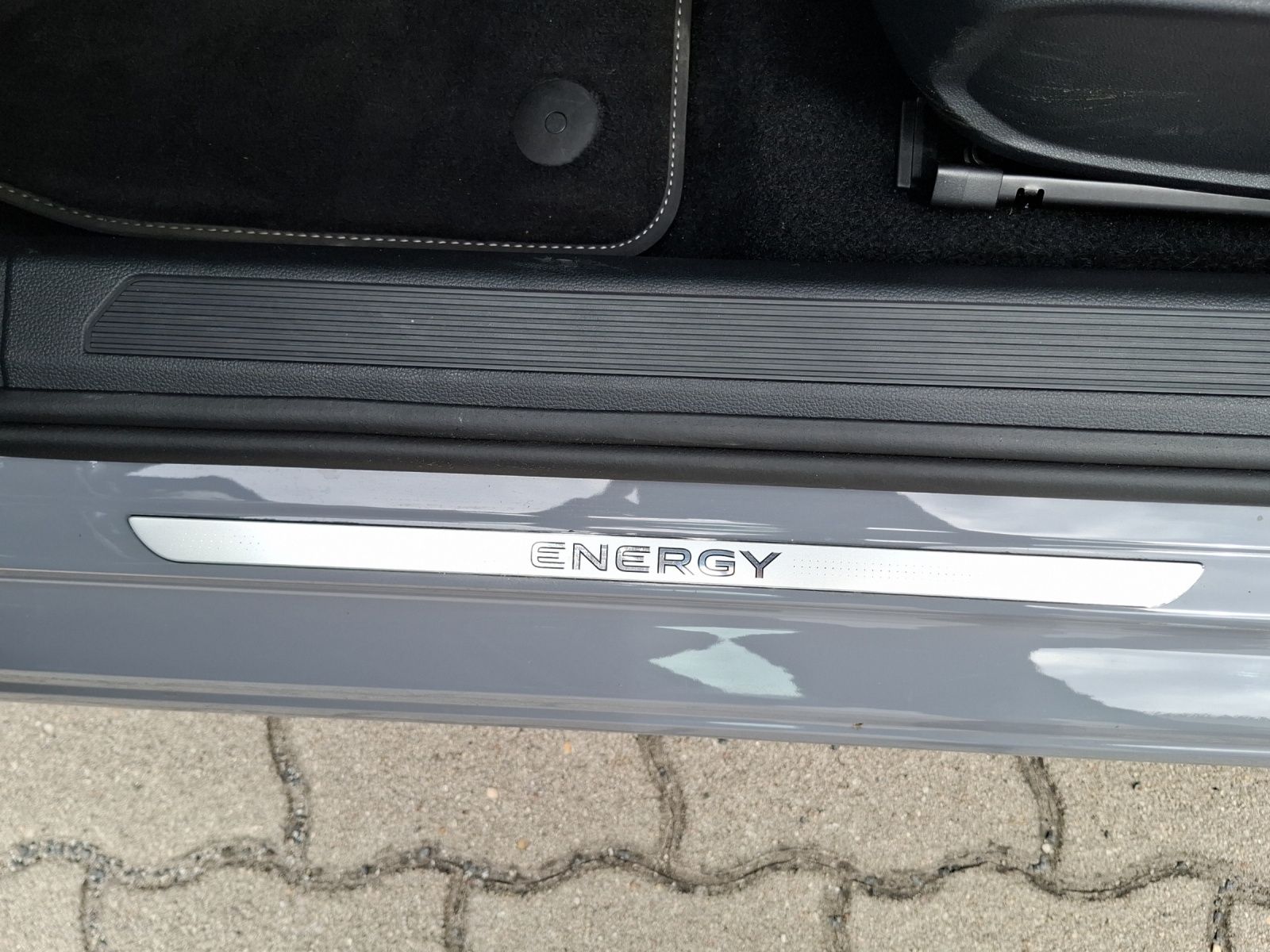 Fahrzeugabbildung Volkswagen Golf VIII Variant TDI Energy DSG LED AHK Navi AC