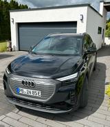 Audi Q4 e-tron: Batteriegarantie, 8-fach bereift - Audi Q4 e-tron F4