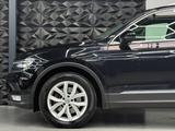 Volkswagen Tiguan Highline 4Motion STANDHZG*360°KA*HUD*PANO - Volkswagen Tiguan: Leder