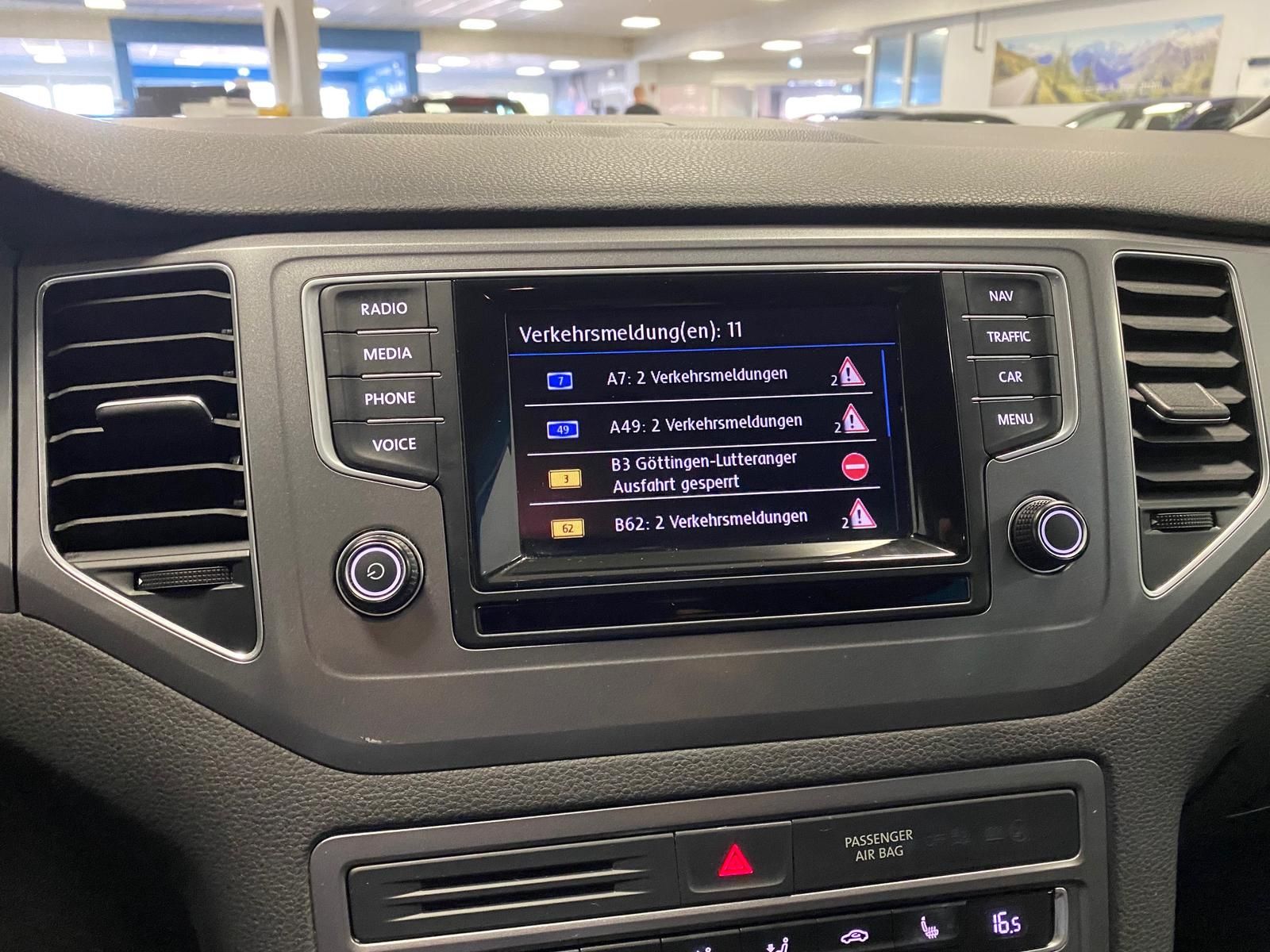 Fahrzeugabbildung Volkswagen Golf VII SPORTSVAN 1.2 TSI+ACC+SITZHEIZ+GARANTIE