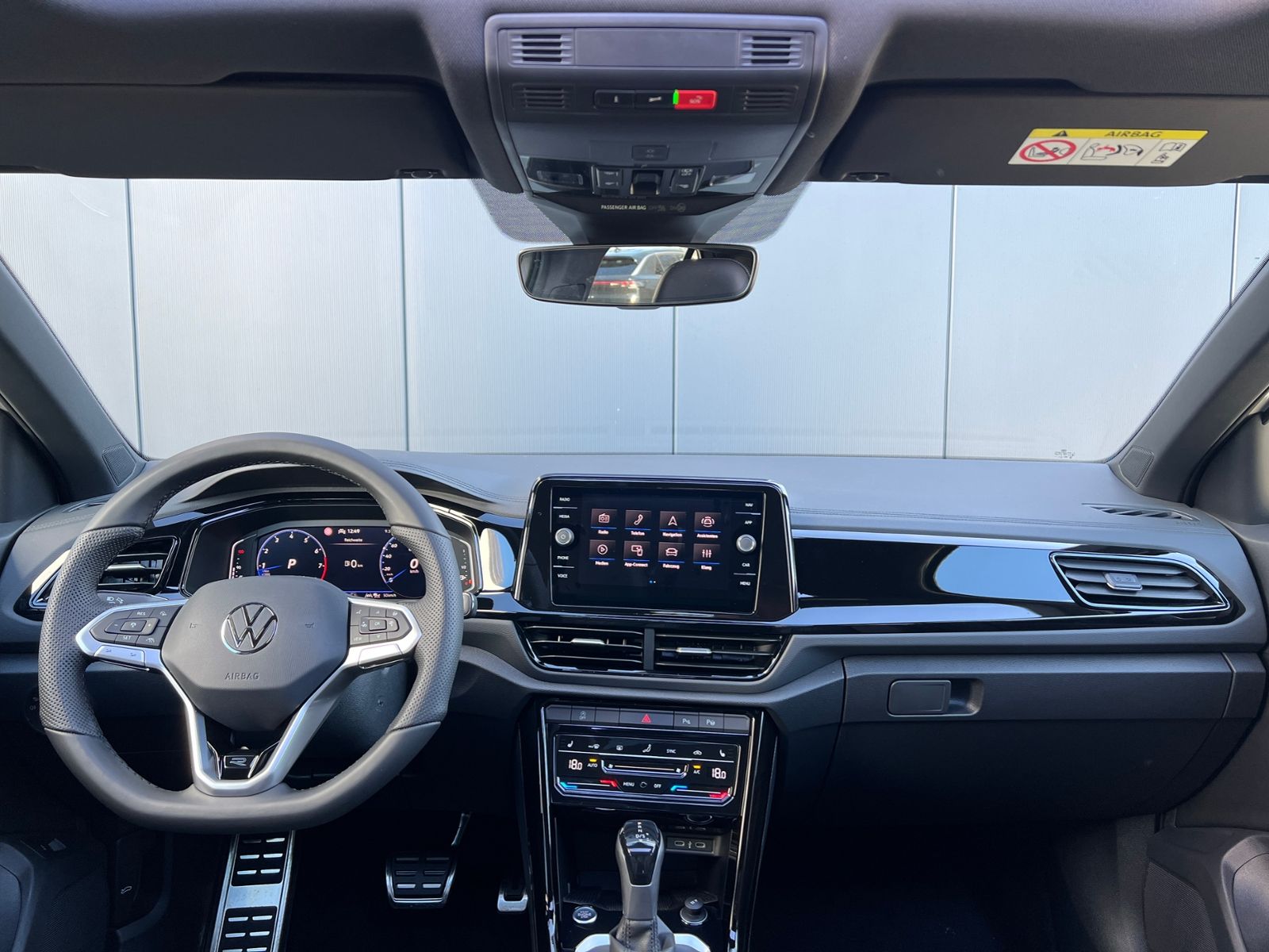 Fahrzeugabbildung Volkswagen T-Roc R-Line 1.5 TSI DSG *Black Style, AHK, Pano