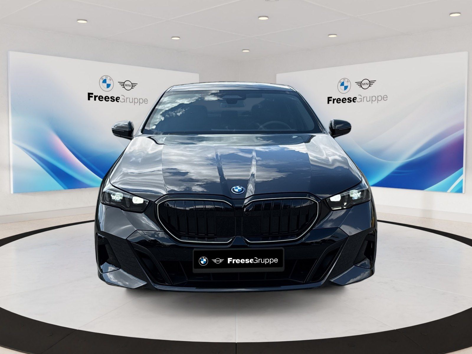 BMW 550e xDrive AHK 360° HEAD-UP SITZBELÜFT PANO RFK imagem 2