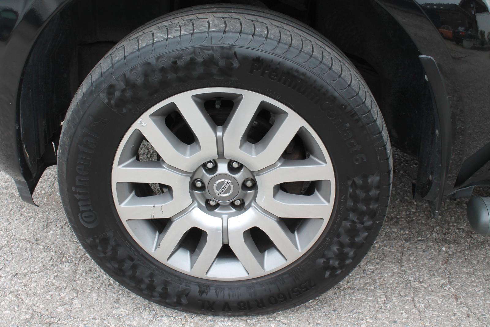 Nissan Navara LE Double Cab 3.0 dCi V6 231 ch BVA 4x4 / 112 021 km / Hardtop / Toit ouvrant / Bose / Cuir / Caméra de recul