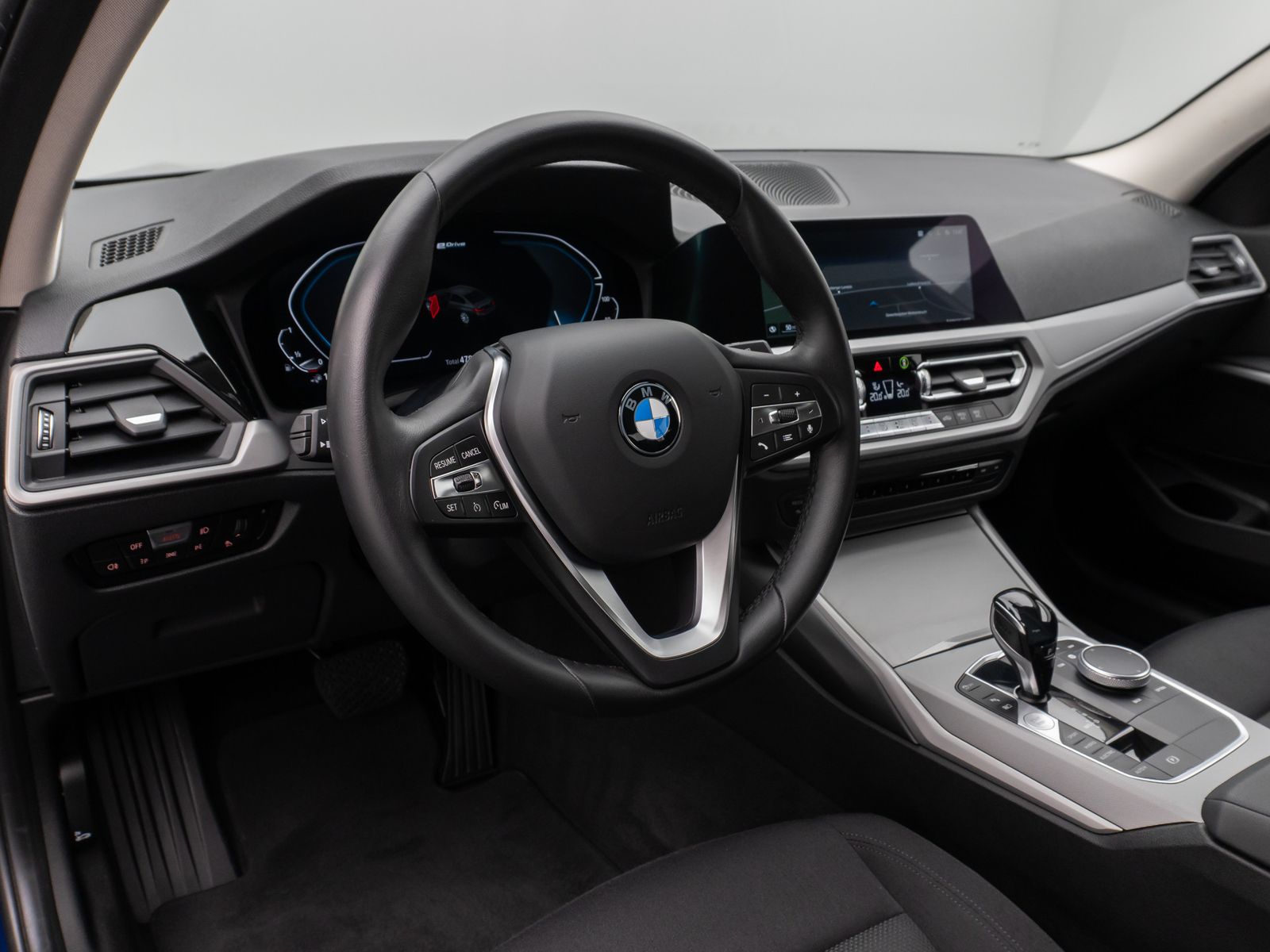 Fahrzeugabbildung BMW 330e CockPitPr Navi PDC Alarm Geschwindigkeitsre