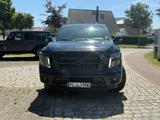 Nissan US-Nissan Titan SV | 5.6L V8 | Midnight Edition - Nissan Titan mit Benzin-Antrieb: 5.6
