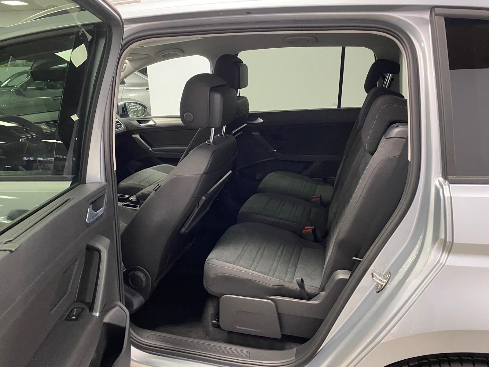 Fahrzeugabbildung Volkswagen Touran 1.5 TSI Comfortline+IQLIGHT+ACC+AHK+TOTWI