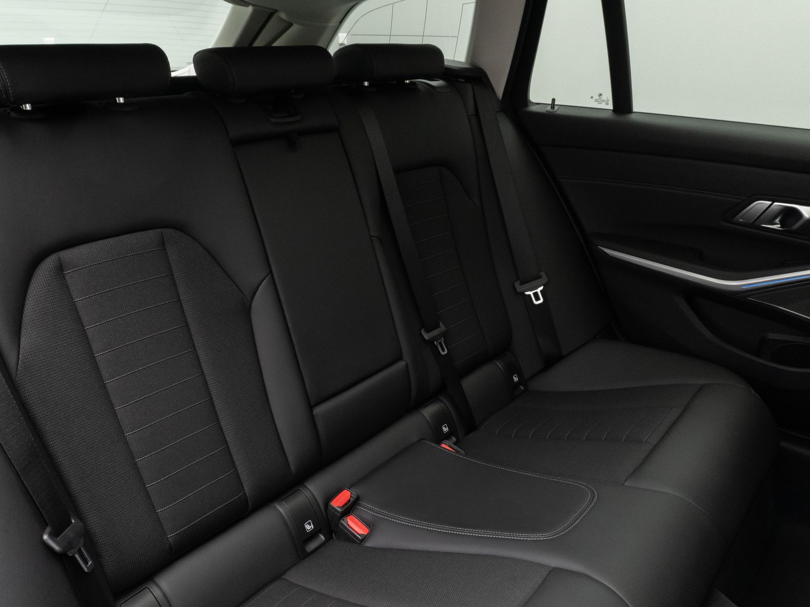 Fahrzeugabbildung BMW 330e xD Panoram Kamera HUD DAB H/K Stop&Go Sport