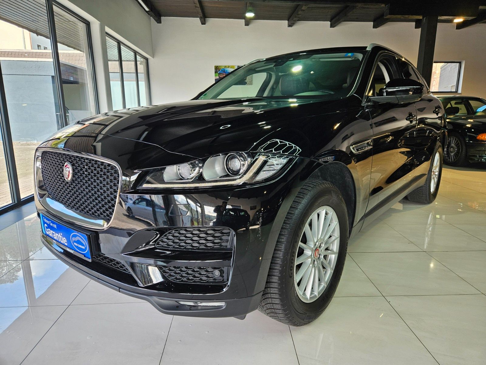Jaguar F-Pace - 1
