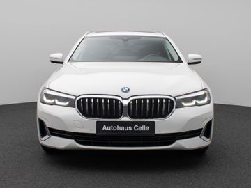 Fahrzeugabbildung BMW 530e Tour Luxury Line HiFi Pano AHK Kamera DAB
