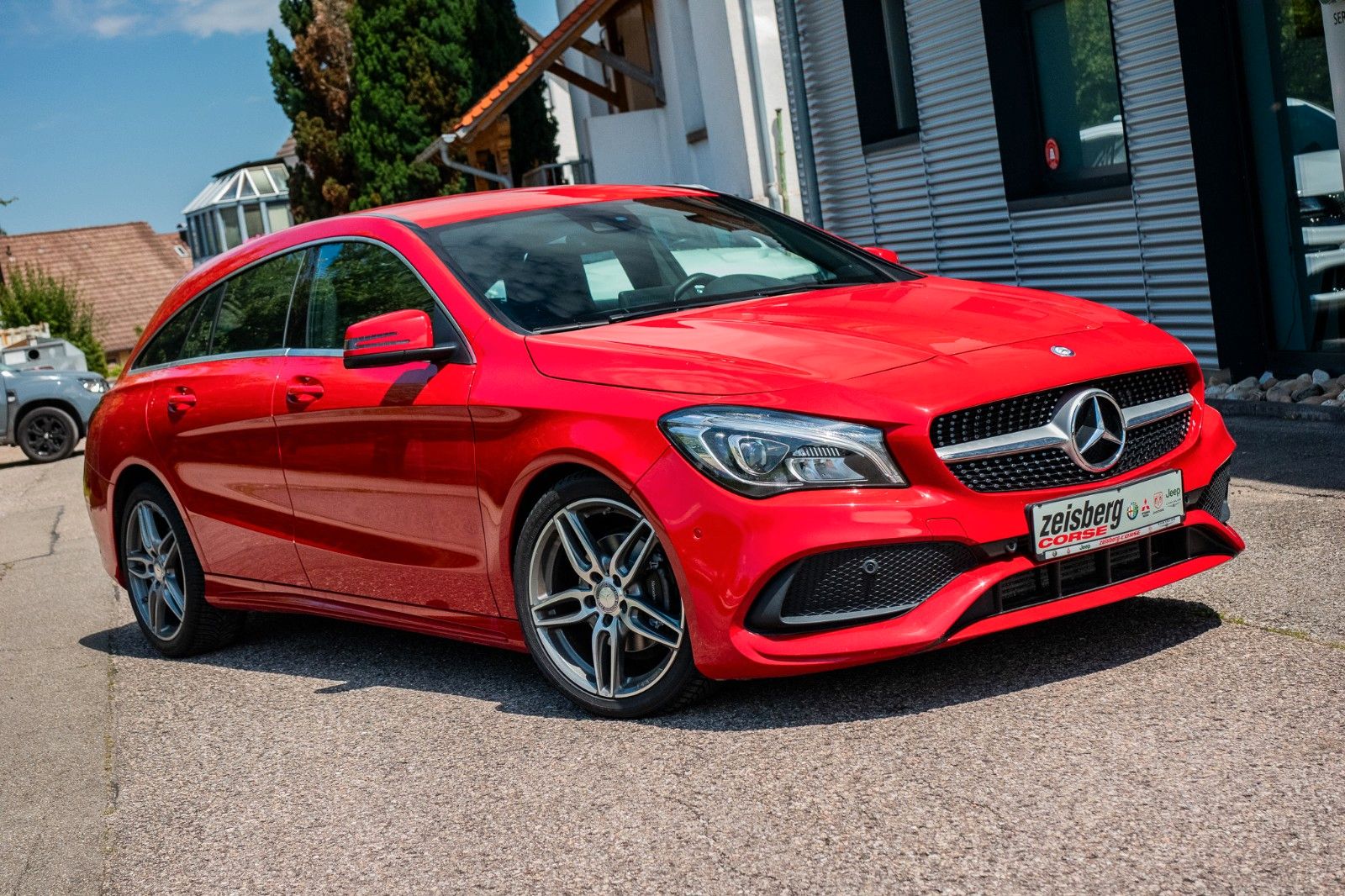 Fahrzeugabbildung Mercedes-Benz CLA 180 1.6 Shooting Brake 7DCT AMG Line Navi