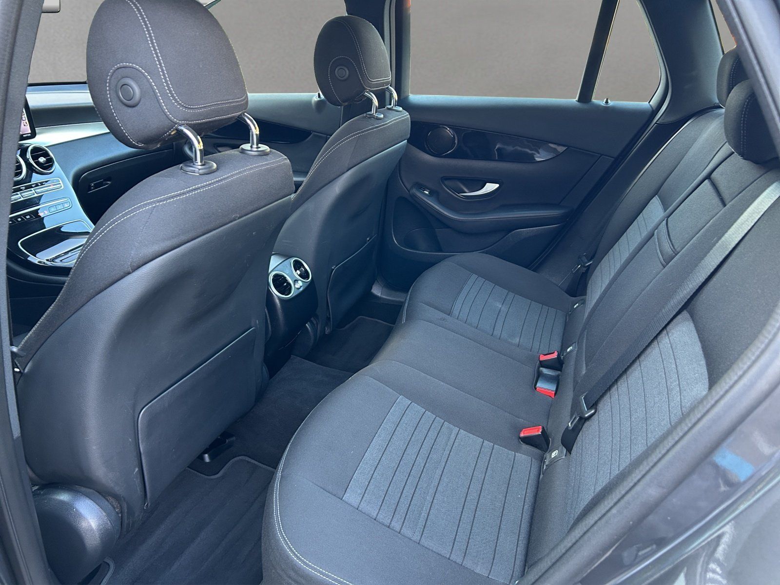 Fahrzeugabbildung Mercedes-Benz GLC 300e 4M Kamera LED Business MBUX CarPlay DAB